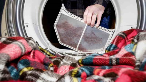 De pluizenfilter van de droogkast schoonmaken